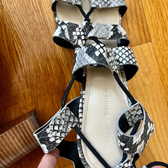 Marc Fisher snake print block heels lace up sigh heels - Picture 3 of 8